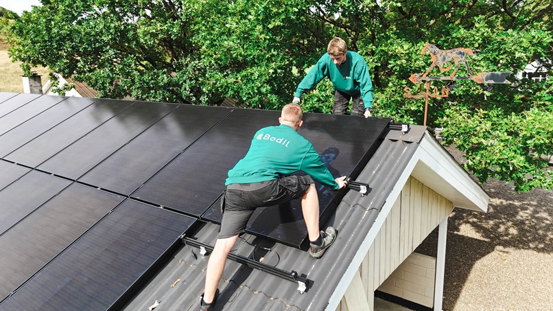 Bodil installatører i arbejde